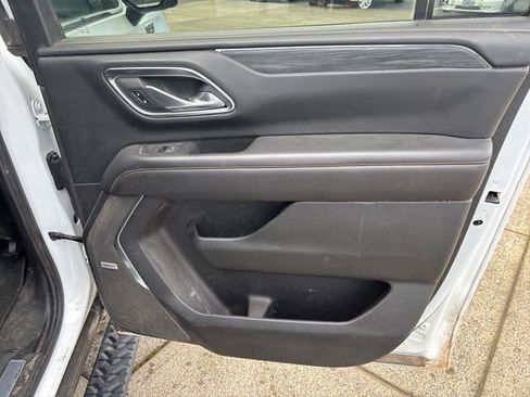 Used 2023 GMC Yukon XL SLT w/ SLT Luxury Package image 33