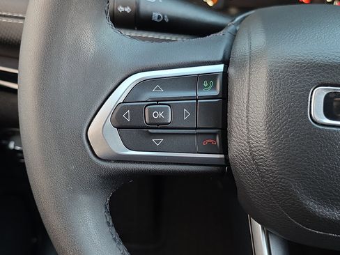 Used 2024 Jeep Compass Latitude w/ Convenience Group image 18