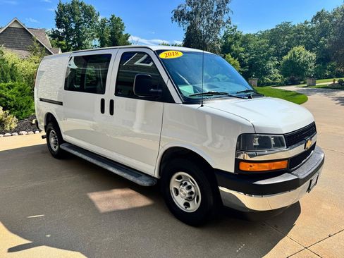 Used 2018 Chevrolet Express 2500 w/ Driver Convenience Package RWD image 8