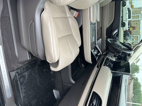 Used 2024 Lincoln Navigator Reserve AWD/4WD image 14