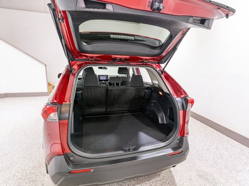 Used 2019 Toyota RAV4 LE AWD/4WD image 28