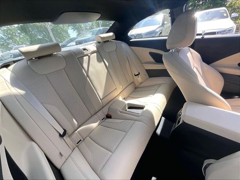 Used 2025 BMW 230i Coupe w/ Premium Package RWD image 28