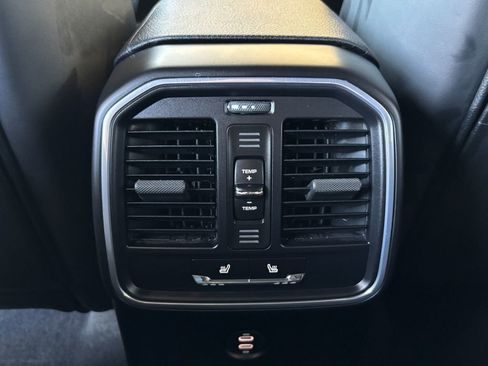 Used 2023 Porsche Macan AWD/4WD image 17