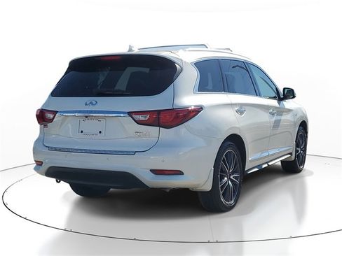 Used 2016 INFINITI QX60 Luxe w/ Deluxe Technology Package image 4
