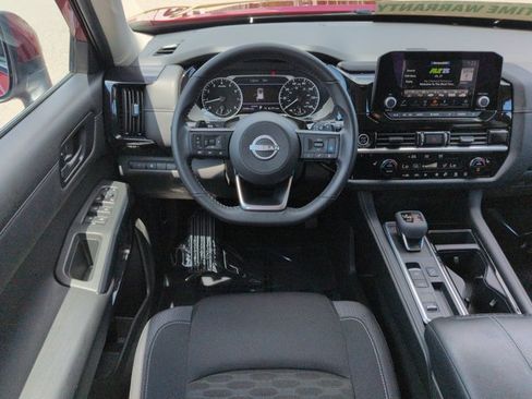Used 2024 Nissan Pathfinder SV FWD image 17