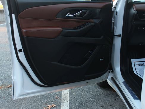 Used 2020 Chevrolet Traverse High Country image 9