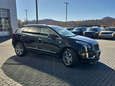 Used 2025 Cadillac XT5 Premium Luxury image 3