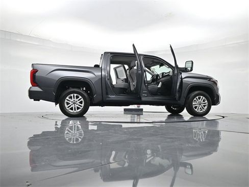 Used 2022 Toyota Tundra SR5 w/ SR5 Convenience Package image 50