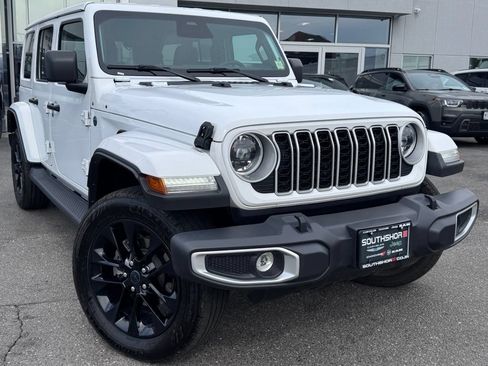 Certified 2025 Jeep Wrangler Unlimited Sahara AWD/4WD image 1
