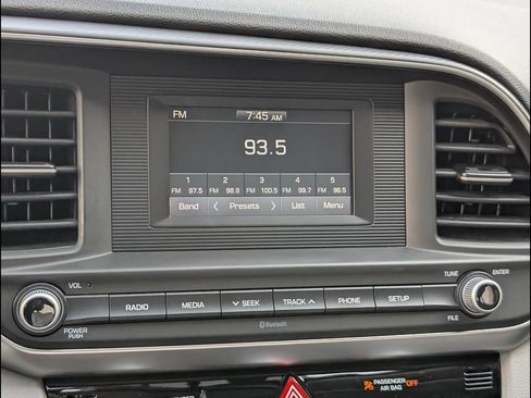 Used 2020 Hyundai Elantra SE FWD image 14