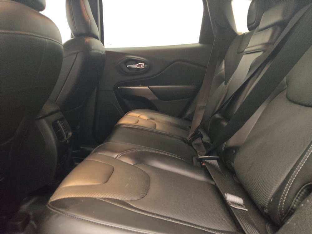 Used 2019 Jeep Cherokee Limited FWD image 18