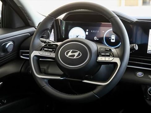 Used 2024 Hyundai Elantra SEL w/ Convenience Package image 24