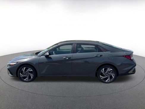 Used 2025 Hyundai Elantra SEL FWD image 9