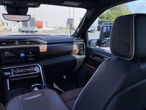 Used 2024 GMC Sierra 2500 Denali Ultimate image 3