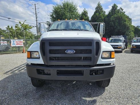 Used 2011 Ford F750 2WD Regular Cab Super Duty image 8