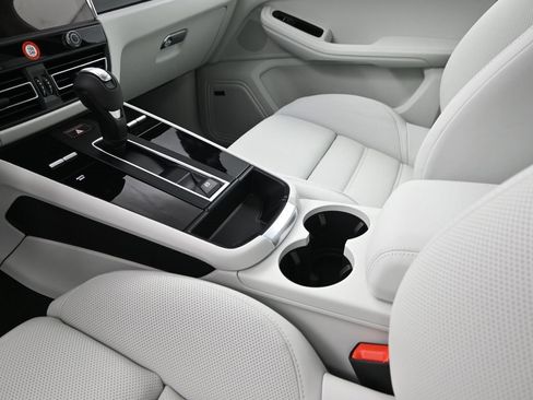 New 2026 Porsche Macan image 22