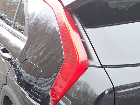 Certified 2023 Kia Niro EX image 10