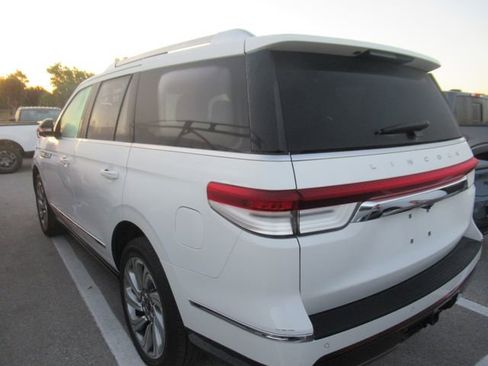 Used 2023 Lincoln Navigator Reserve image 4
