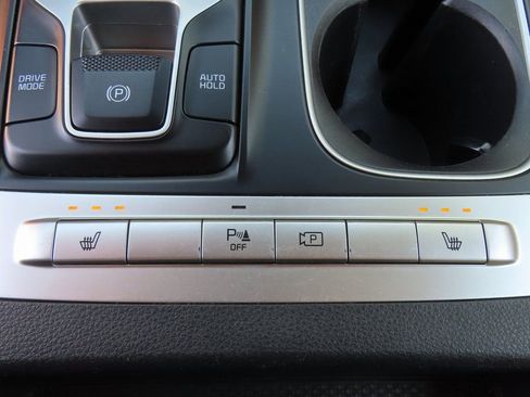 Used 2024 Kia Carnival LX FWD image 8