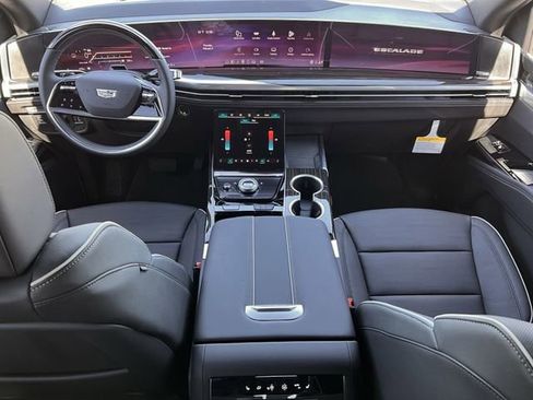 New 2026 Cadillac Escalade Luxury image 9