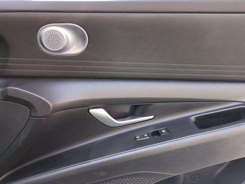 Used 2024 Hyundai Elantra SEL image 34