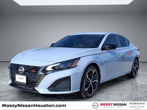 Used 2024 Nissan Altima 2.5 SR w/ SR Premium Package image 4