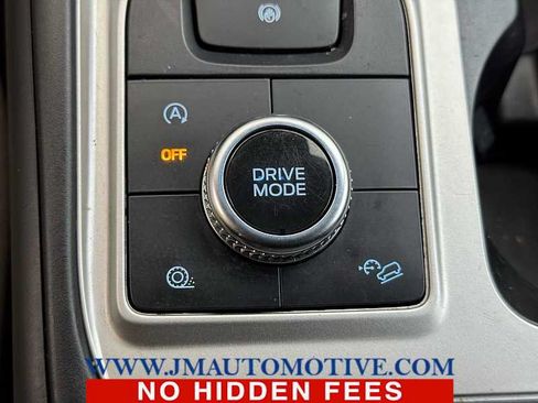 Used 2023 Ford Explorer XLT AWD/4WD image 34
