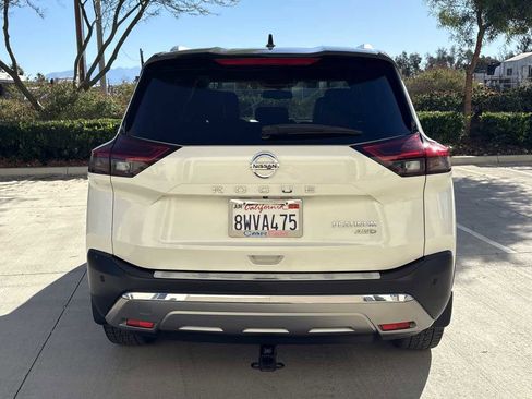 Used 2021 Nissan Rogue Platinum image 4