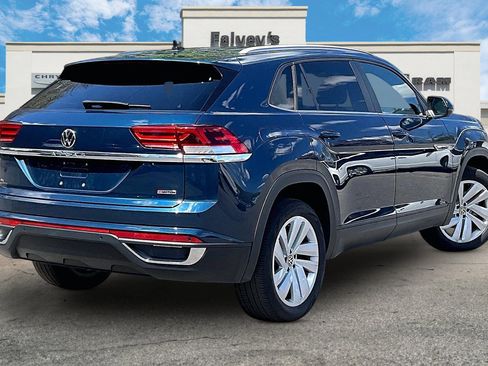 Used 2022 Volkswagen Atlas Cross Sport SE AWD/4WD image 2