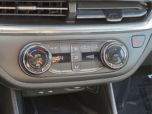 Used 2025 Buick Envista Preferred w/ Convenience II Package image 29