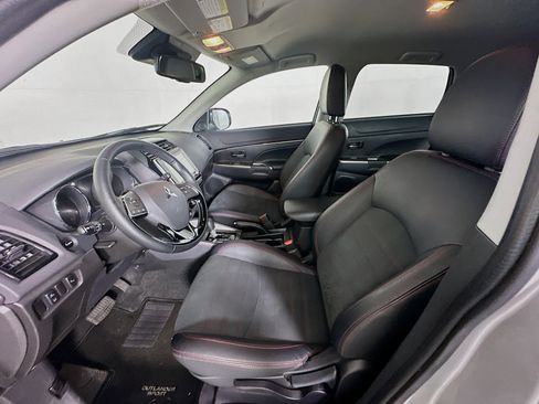 Used 2025 Mitsubishi Outlander Sport SE image 13