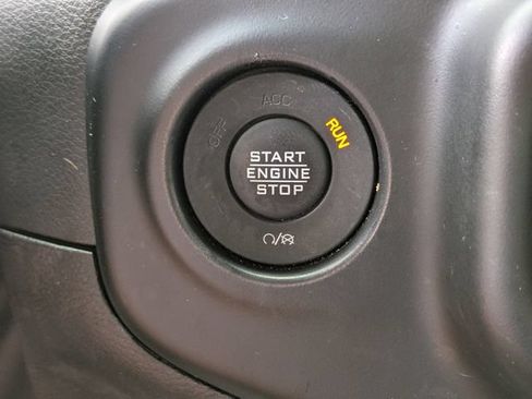 Used 2022 Jeep Wrangler Unlimited Sahara w/ Cold Weather Group AWD/4WD image 30