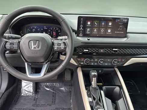 Used 2023 Honda Accord Touring image 9