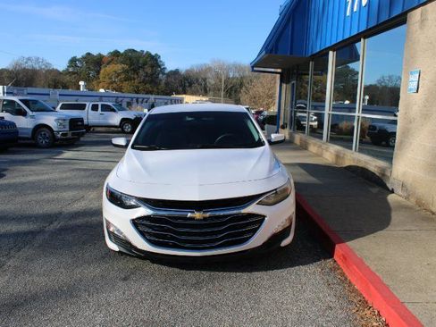 Used 2020 Chevrolet Malibu LT FWD image 2