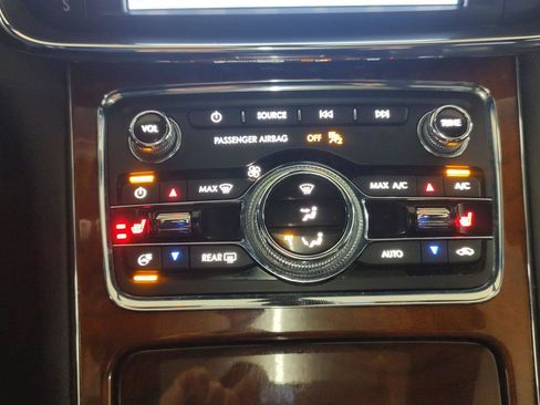 Used 2020 Lincoln Continental AWD w/ Premium Package image 7