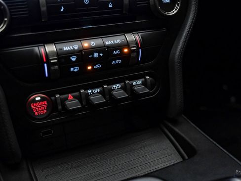 Used 2020 Ford Mustang Shelby GT500 w/ Carbon Fiber Track Pack image 46