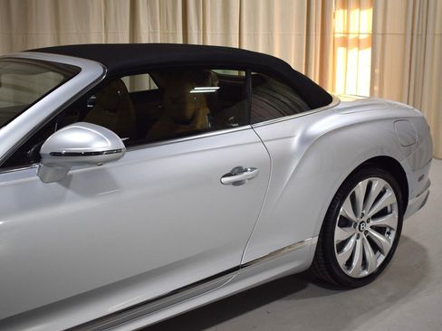 New 2026 Bentley Continental GTC AWD/4WD image 8
