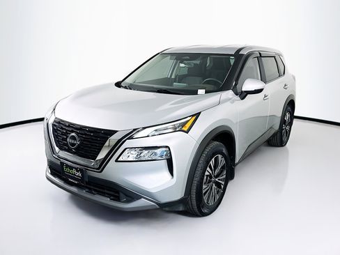 Used 2023 Nissan Rogue SV image 3