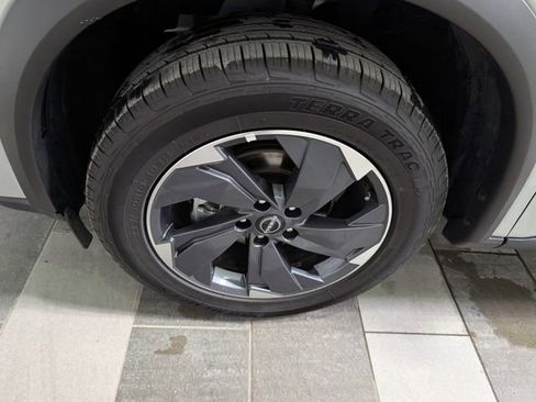 Used 2025 Nissan Rogue SV image 7