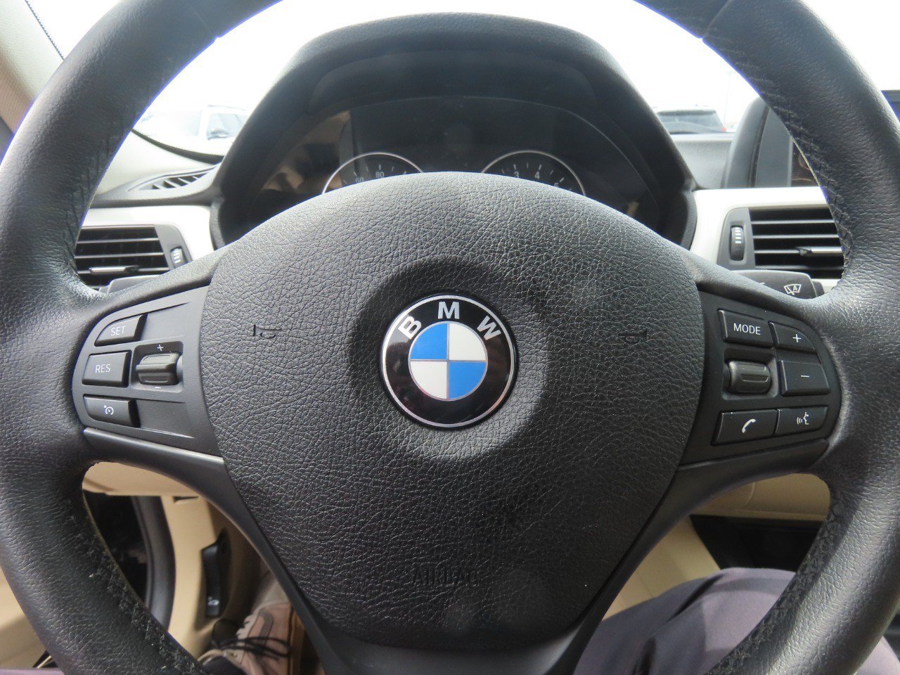 Used 2015 BMW 320i Sedan RWD image 26