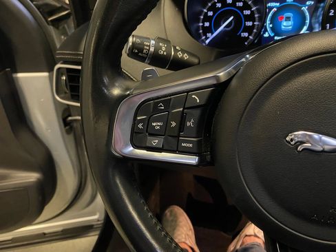 Used 2019 Jaguar F-PACE S image 25