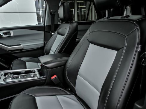 Used 2023 Ford Explorer XLT w/ Equipment Group 202A image 15