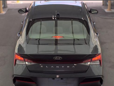 Used 2025 Hyundai Elantra SEL FWD image 6