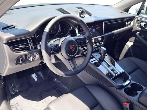 New 2026 Porsche Macan AWD/4WD image 4