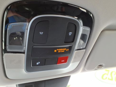 Certified 2025 Hyundai Tucson SE FWD image 27