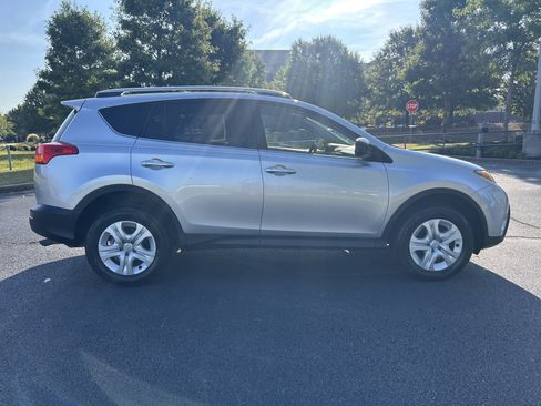 Used 2015 Toyota RAV4 LE FWD image 10