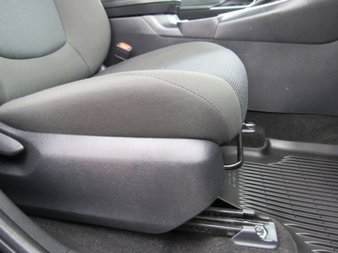 Used 2025 Toyota RAV4 LE image 29