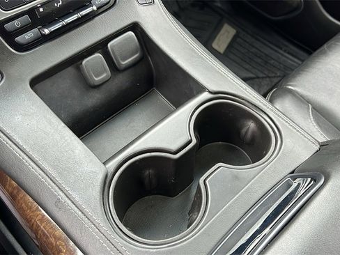 Used 2020 Chevrolet Suburban LT image 28