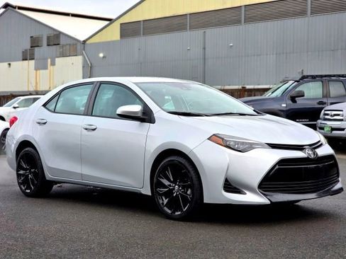 Used 2019 Toyota Corolla LE image 1