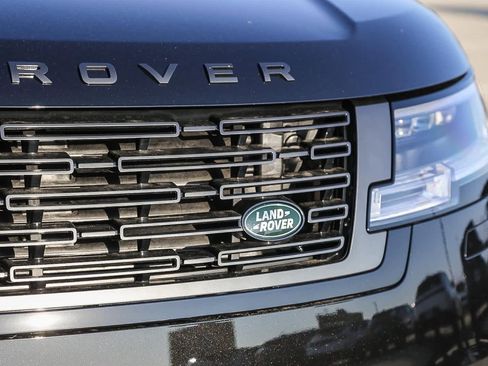 New 2025 Land Rover Range Rover Long Wheelbase SE image 5